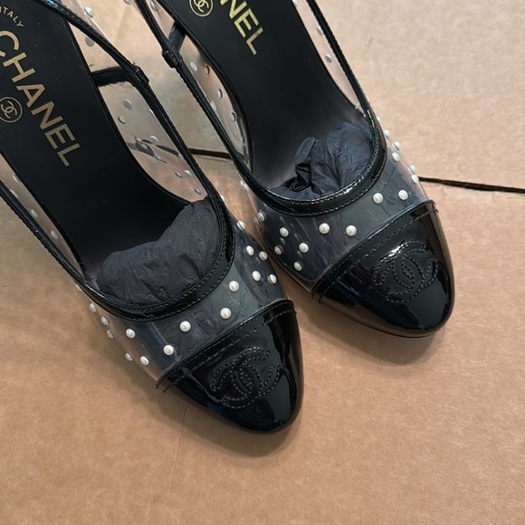 Chanel Pearl-Embellished PVC & Patent Leather Cap-Toe Heels – Size [37.5] - Picture 5 of 11